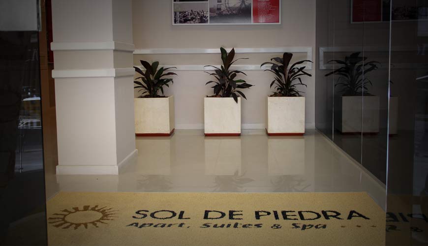 Entrada al Hotel Sol de Piedra